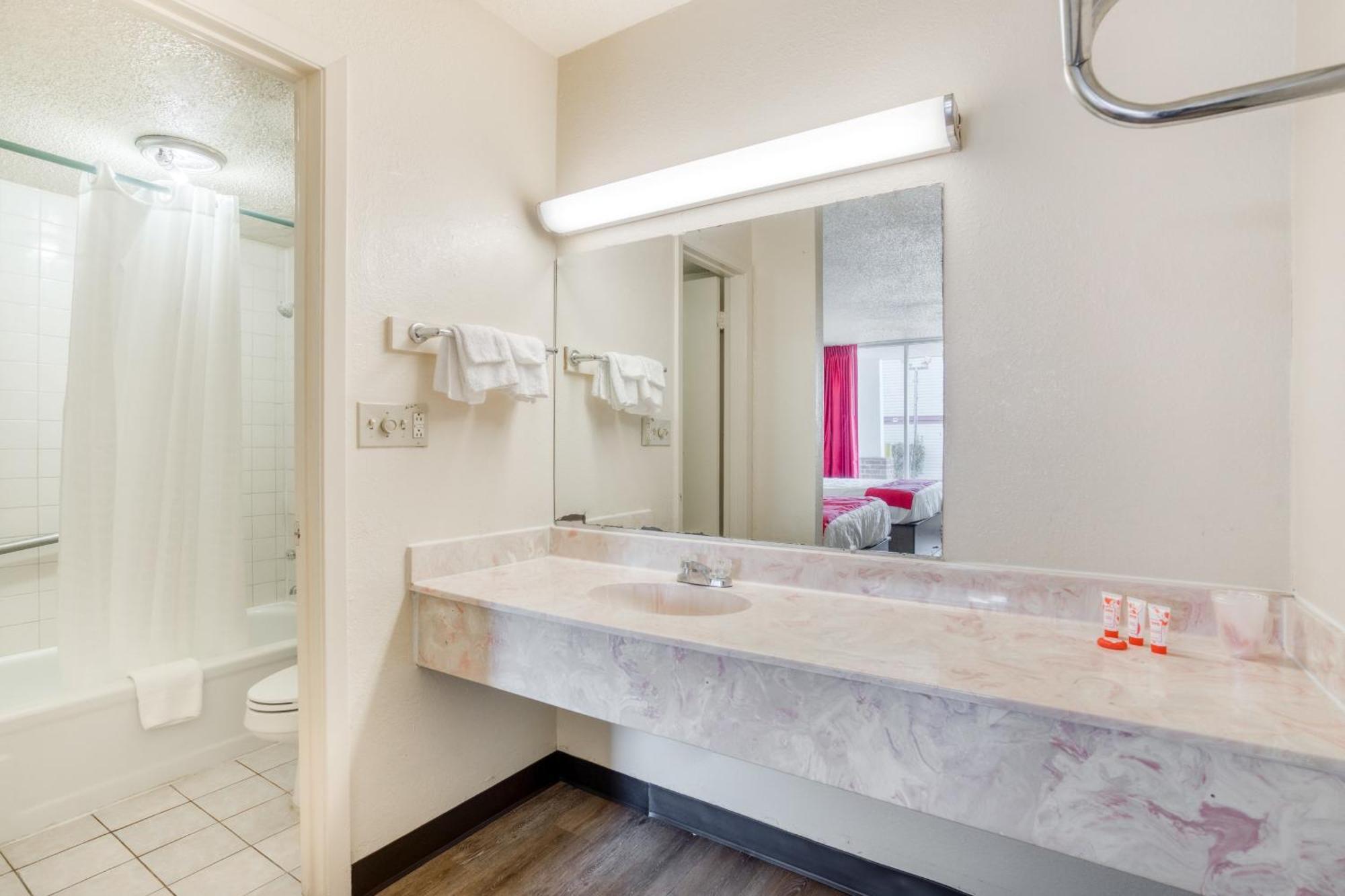 Oyo Hotel Waco University Area I-35 ภายนอก รูปภาพ
